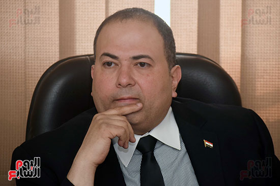 إبراهيم الدسوقى مدير مستشفى الحسين الجامعى أستاذ الأنف والأذن والحنجرة (2)