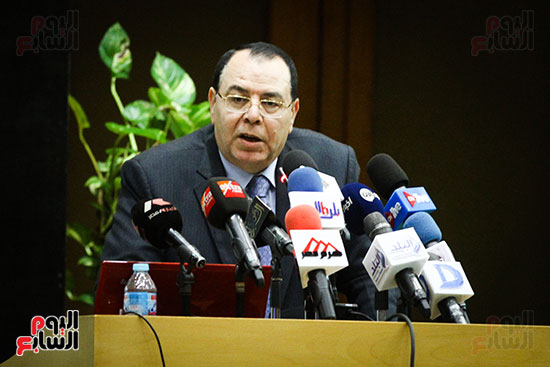 الدكتور احمد حسنى رئيس جامعة الازهر