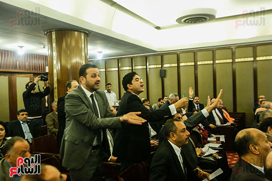 مشادات كلامية باللجنة التشريعية على عبد العال مجلس النواب (16)