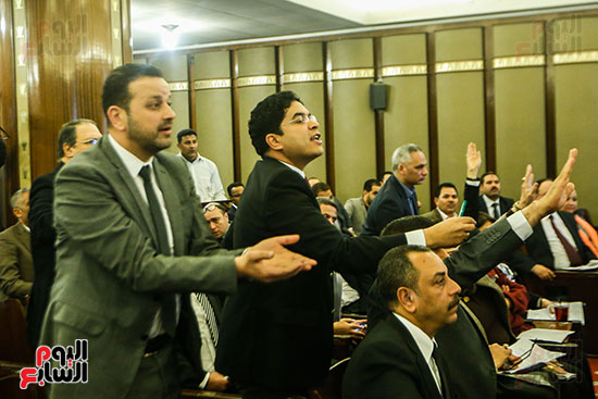 مشادات كلامية باللجنة التشريعية على عبد العال مجلس النواب (17)