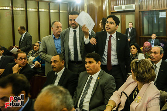 مشادات كلامية باللجنة التشريعية على عبد العال مجلس النواب (11)