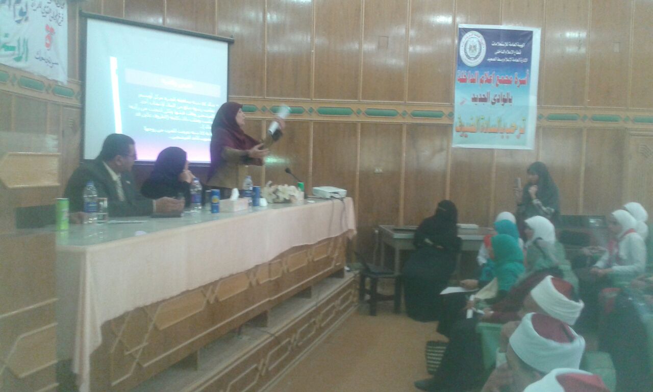مناقشة تمكين المرأة فى الندوة