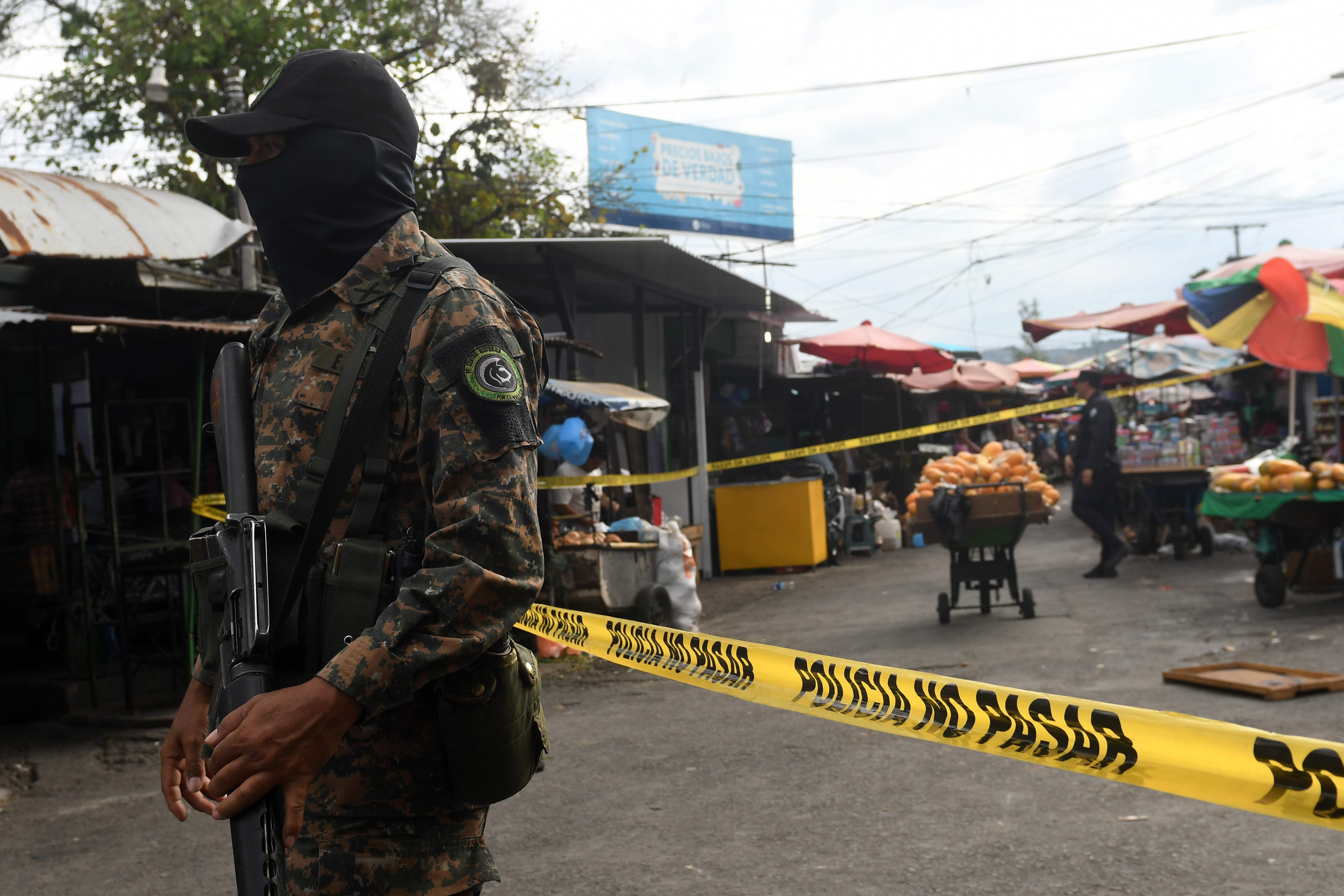 قوات الأمن فى السلفادور تفرض طوقا أمنيا بمحيط الحادث