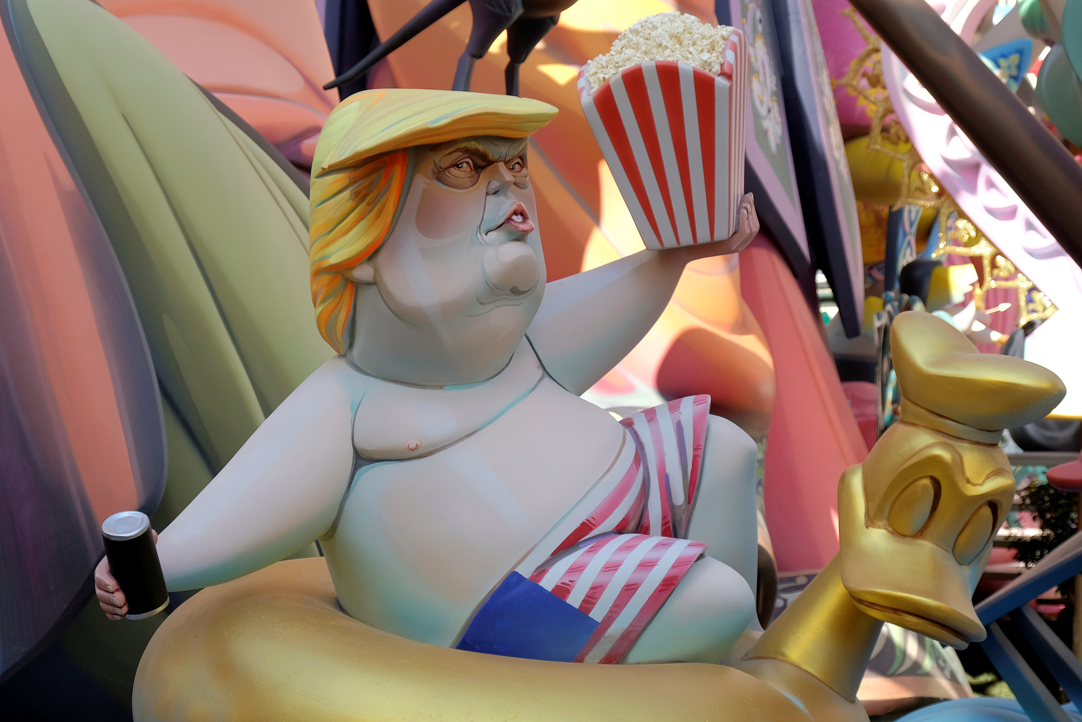 مجسم يجسد الرئيس الأمريكى ترامب