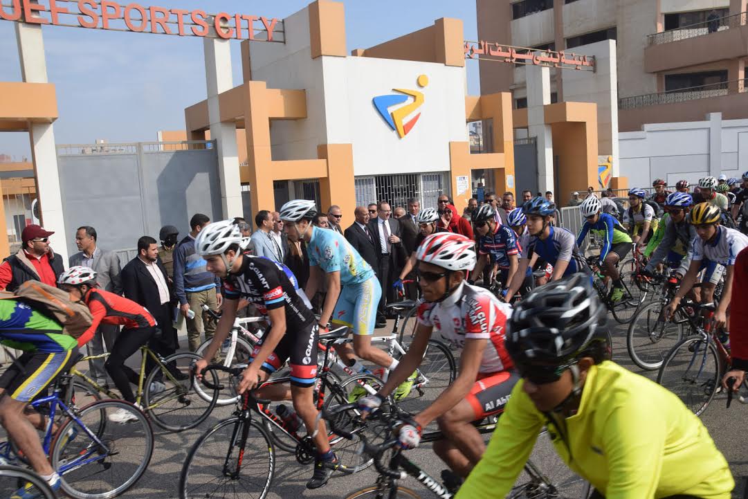 انطلاق سباق الدراجات