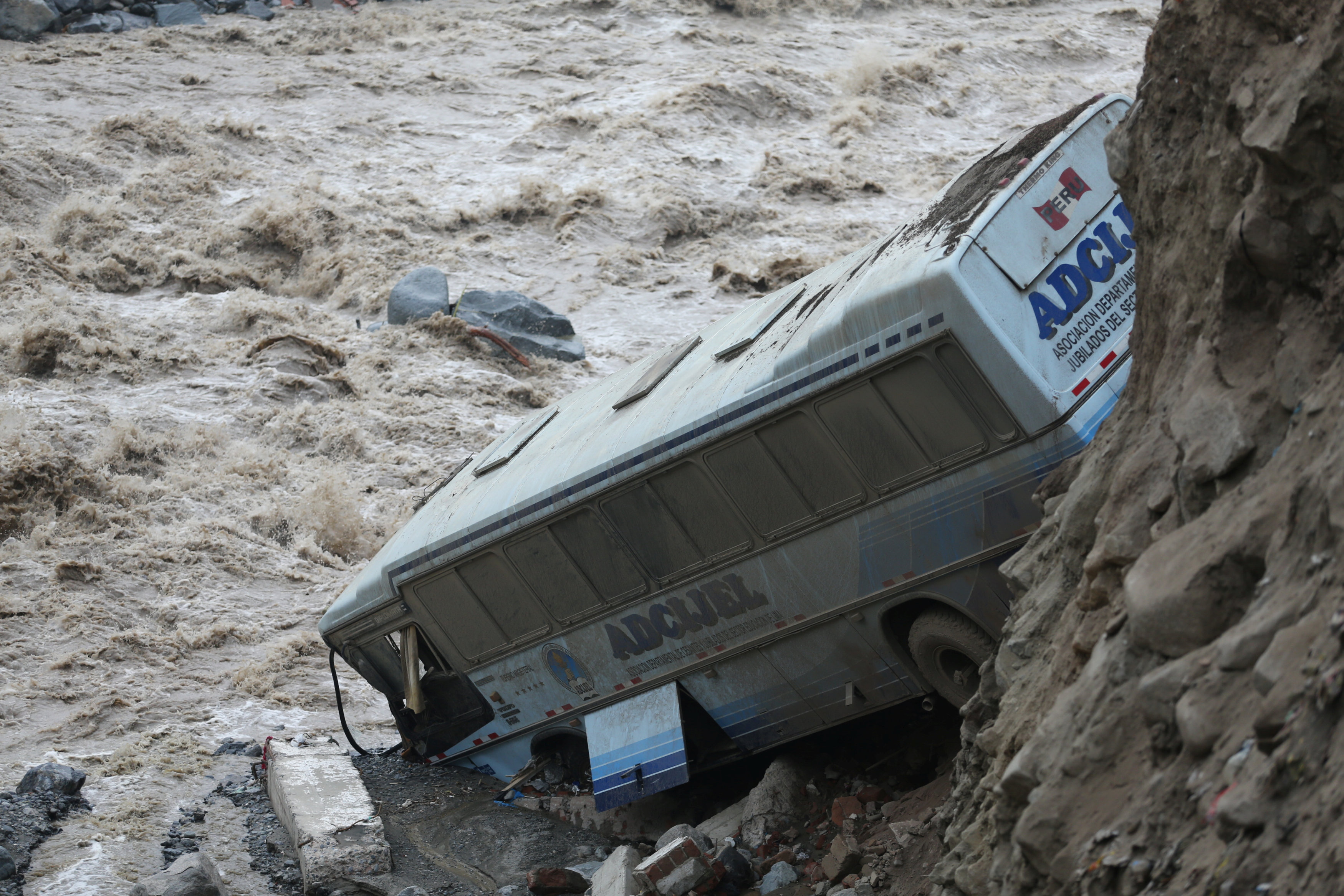 فيضانات عارمة تجتاح بيرو   -1