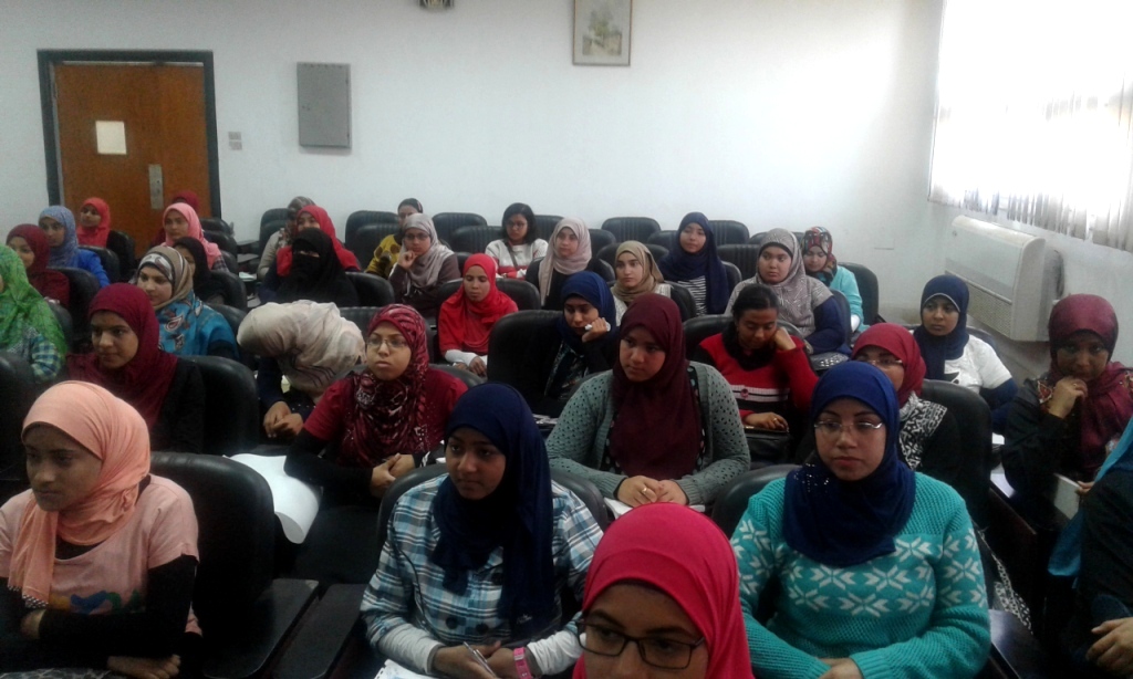 جامعة أسيوط تواصل احتفالاتها بعام المرأة المصرية بإطلاق ندوة مجتمعية (2)