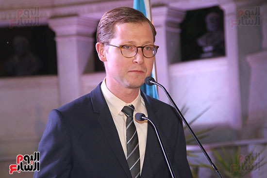 وزيرا الآثار والسياحة وسفير الاتحاد الأوربى وأمير الدنمارك يحتفلون بتمثال الملك بسماتيك (5)