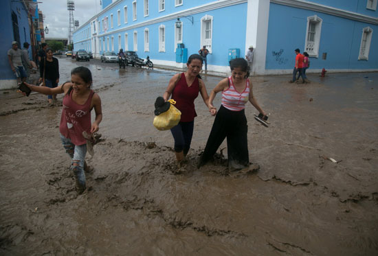 فيضانات عارمة تجتاح بيرو وسقوط عشرات المصابين