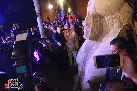 وزيرا الآثار والسياحة وسفير الاتحاد الأوربى وأمير الدنمارك يحتفلون بتمثال الملك بسماتيك (27)