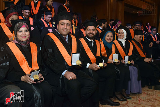 الأكاديمية العربية تحتفل بتخرج دفعة الدراسات العليا بمعهد النقل  (12)