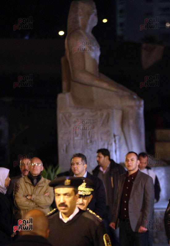 من السوق إلى العرش.. رحلة تمثال الملك رمسيس من المطرية إلى المتحف المصرى (25)