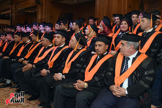 الأكاديمية العربية تحتفل بتخرج دفعة الدراسات العليا بمعهد النقل  (5)