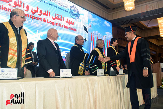 الأكاديمية العربية تحتفل بتخرج دفعة الدراسات العليا بمعهد النقل  (11)