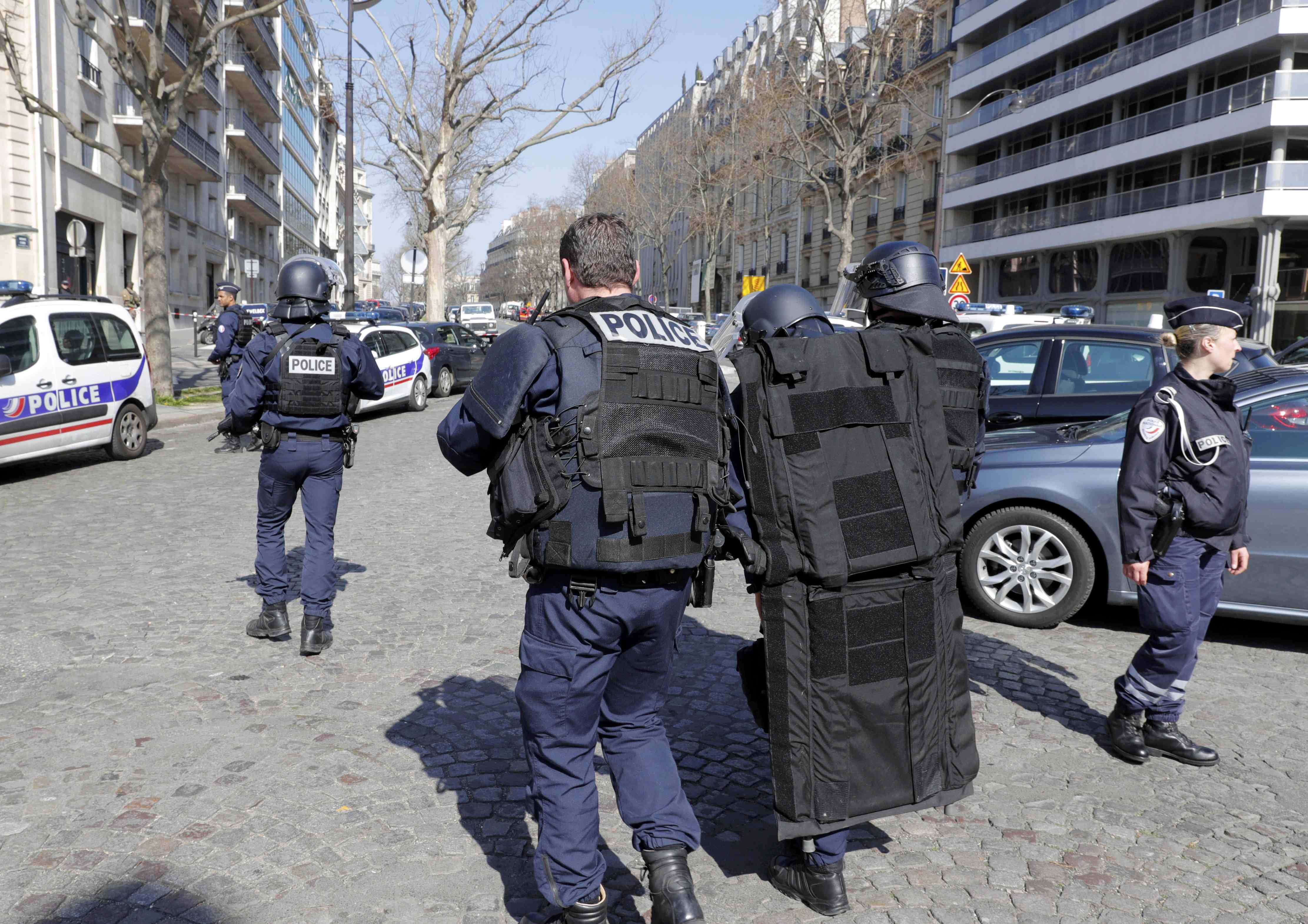 وصول قوات الشرطة الفرنسية لمكاتب صندوق النقد الدولى