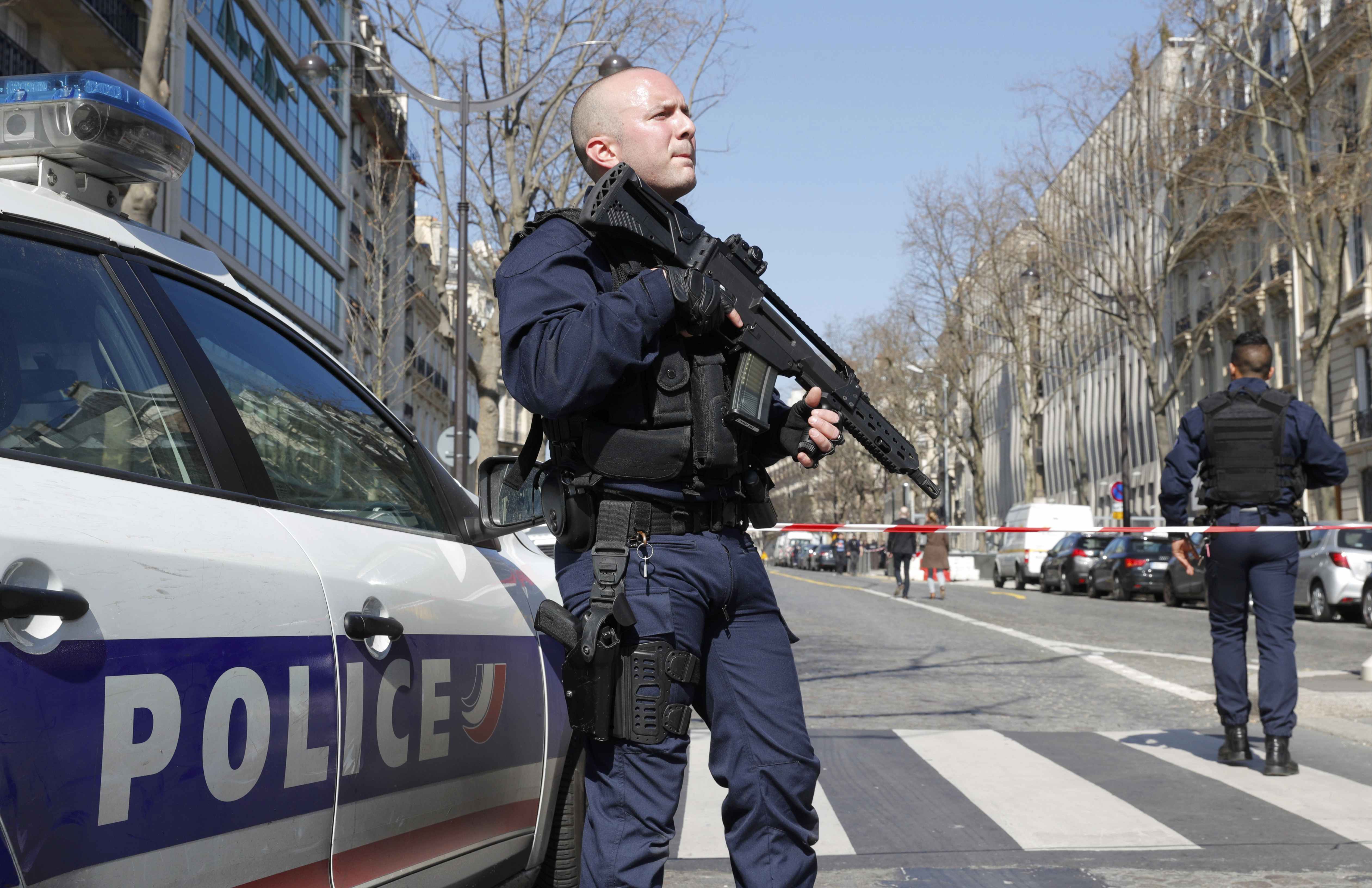 الشرطة الفرنسية تحاصر محيط الانفجار