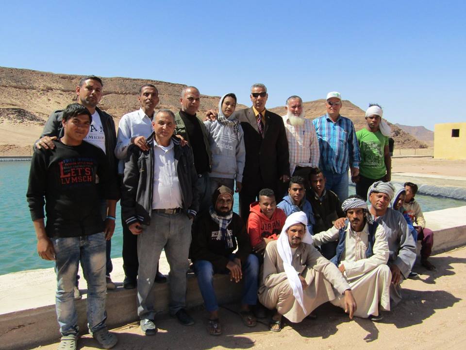 رئيس المدنية ابورديس مع العاملين بمزرعة وادى ابو غراقد التابعة لمدنية ابورديس