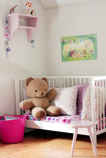 يمكنك تحويل السرير إلى أريكة مريحة فى غرفة طفلك