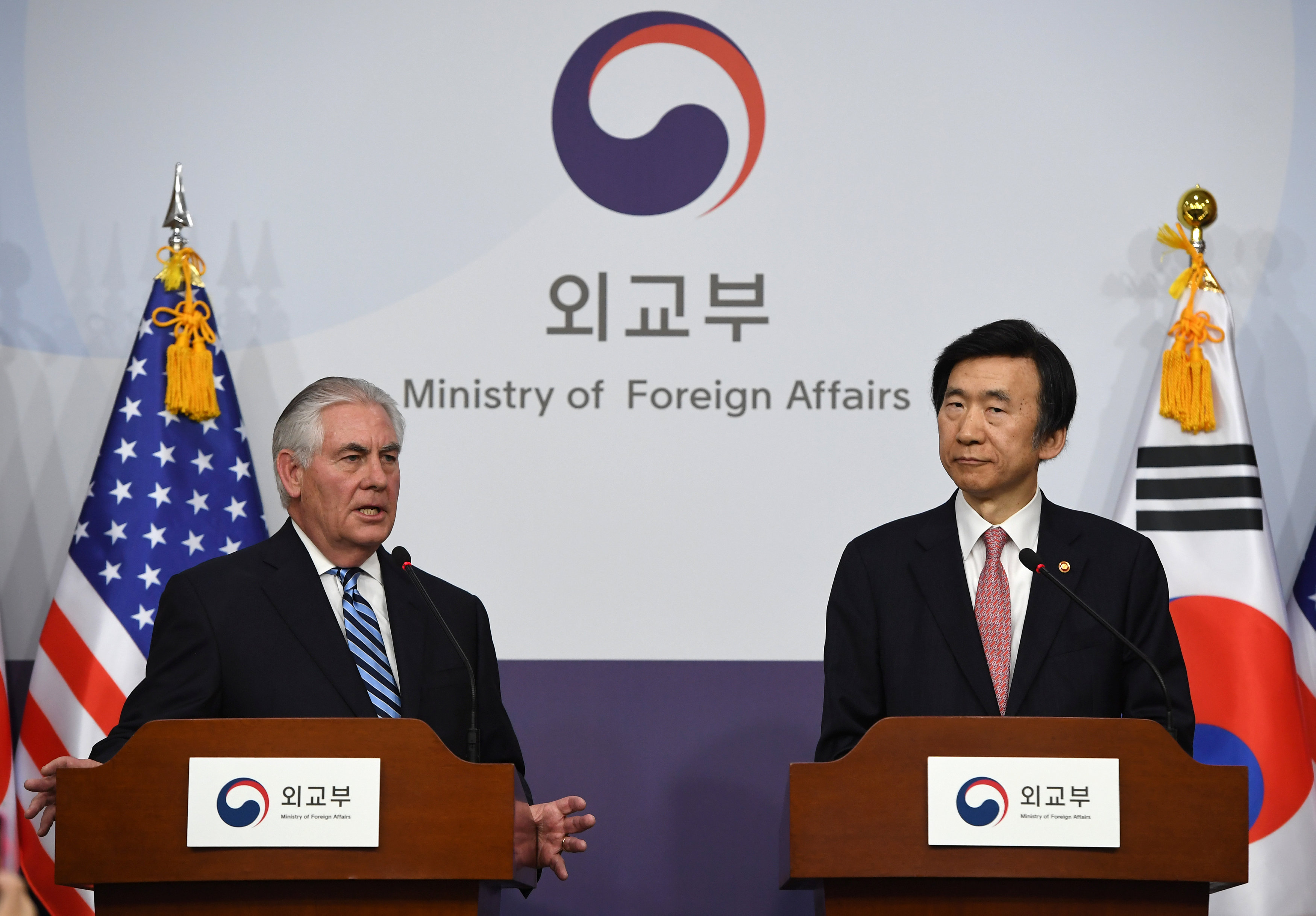 لقاء صحفى بين وزير الخارجية الأمريكى ونظيره الكورى الجنوبى