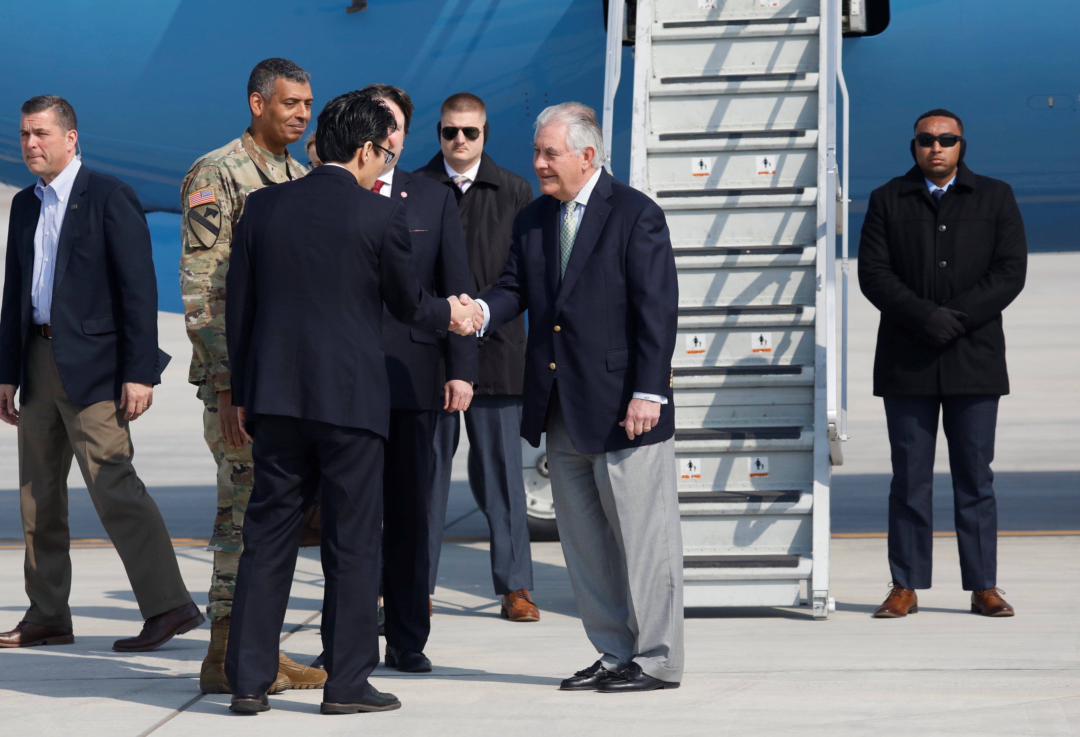 وزير الخارجية الأمريكية يزور المنطقة العازلة المتوترة بين الكوريتين