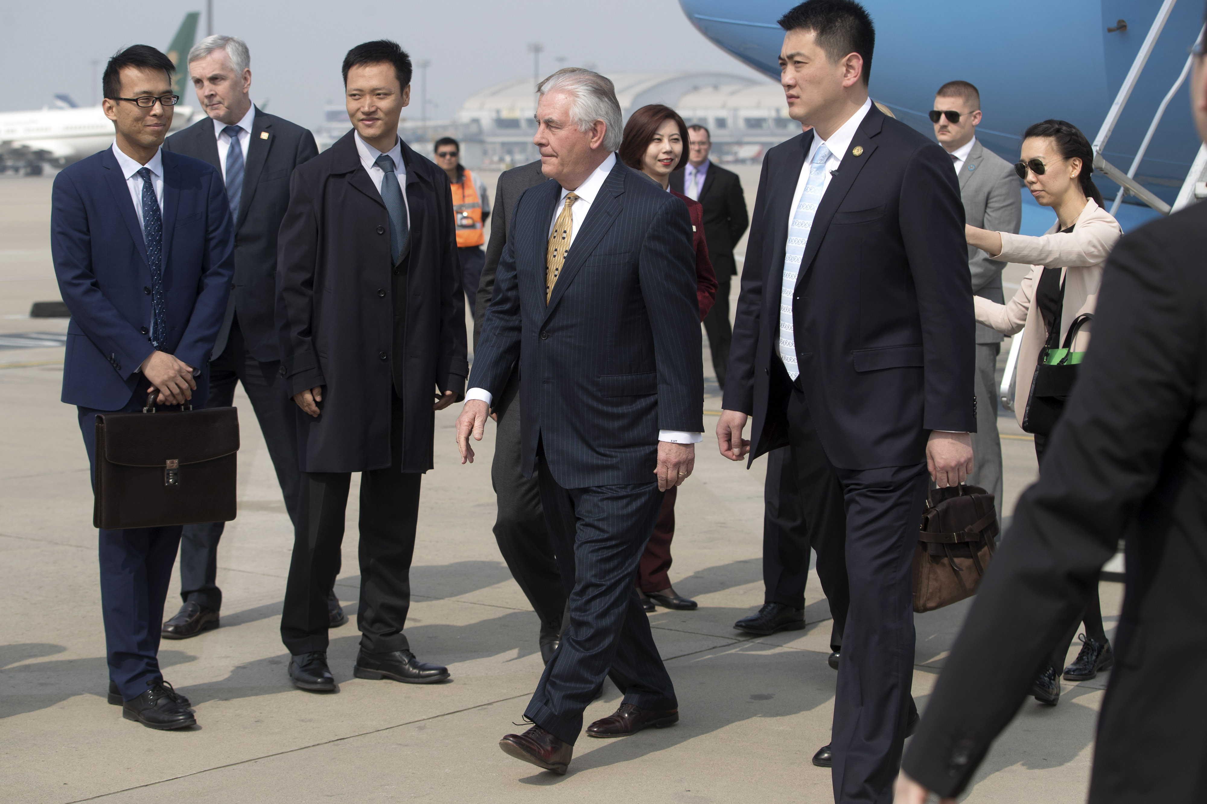 وزير الخارجية الأمريكى يصل مطار بكين