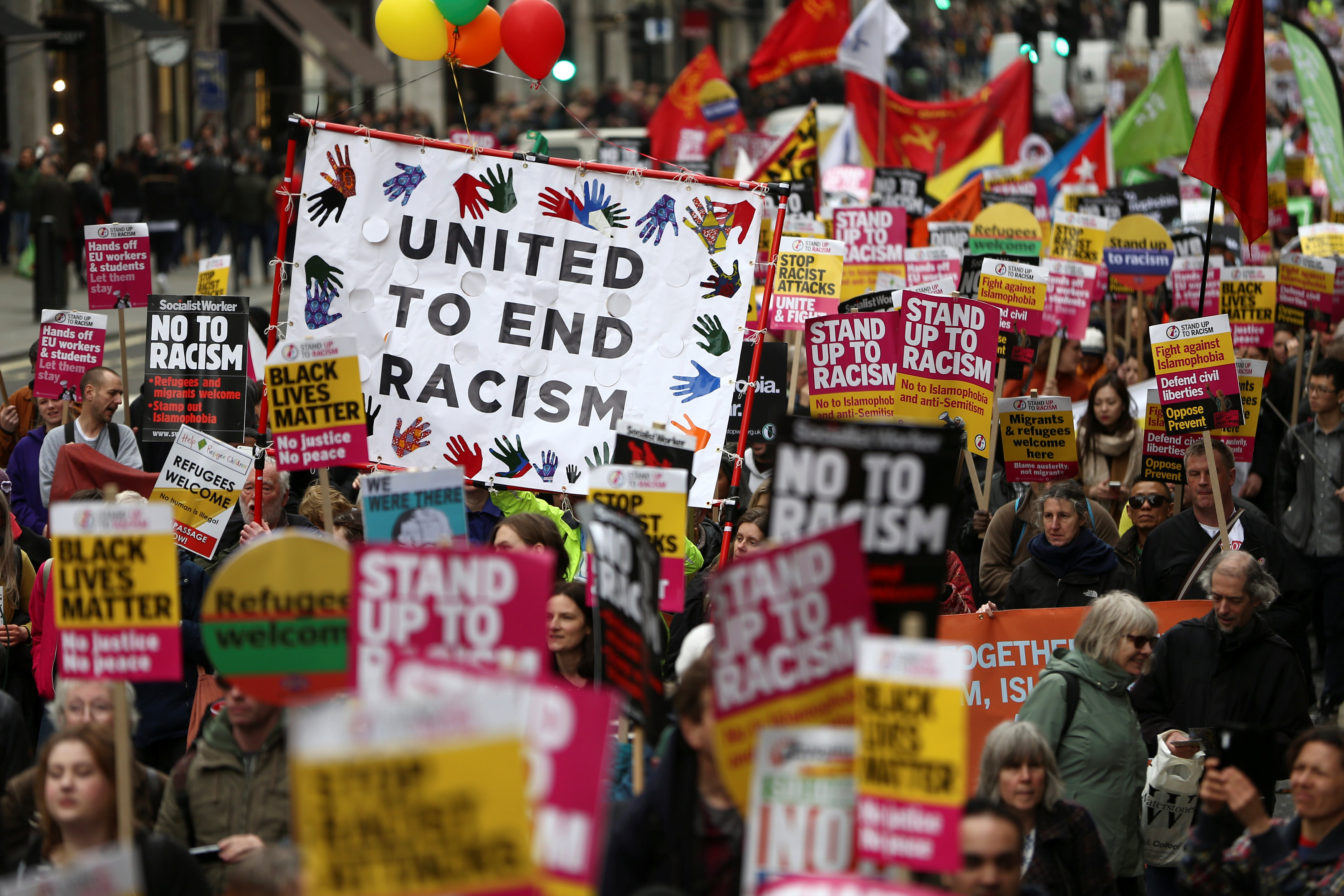 مسيرة حاشدة ضد العنصرية فى لندن