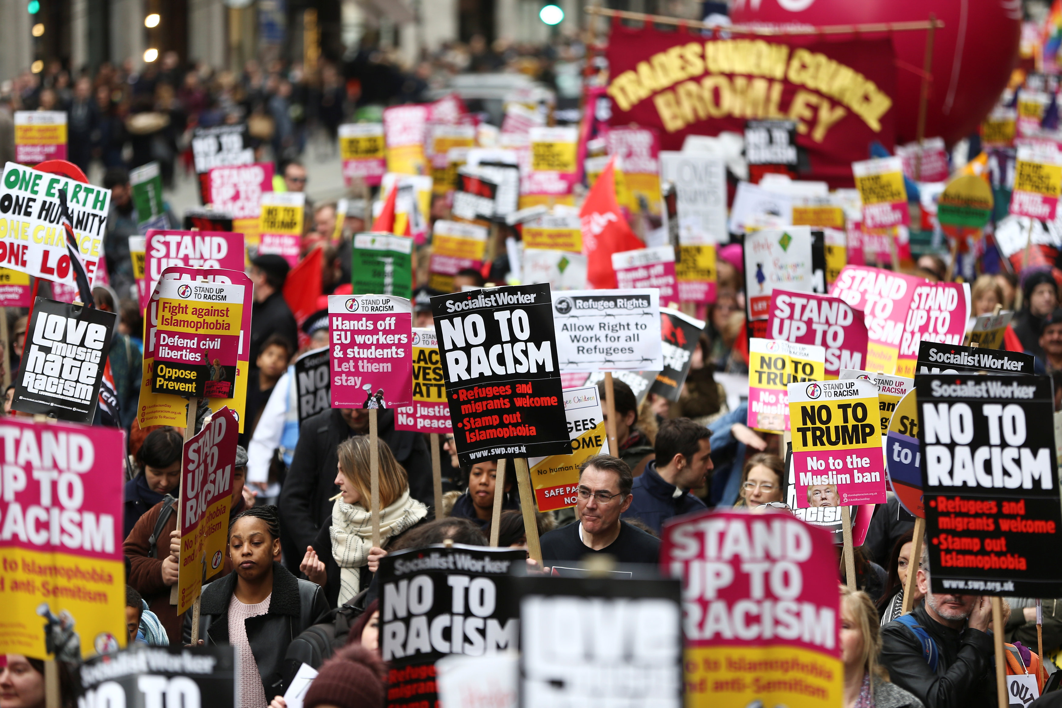 مظاهرات ضخمة ضد عنصرية ترامب فى شوارع لندن