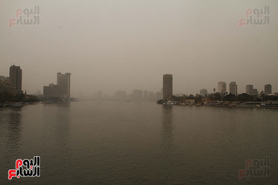 أجواء القاهرة تمتلئ بالأتربة 