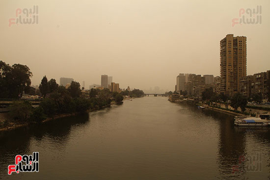 الأتربة تغطى سماء القاهرة