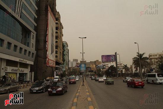 عواصف ترابية فى شوارع القاهرة الكبرى