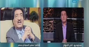 الإعلامى خيرى رمضان وسفير السودان بمصر