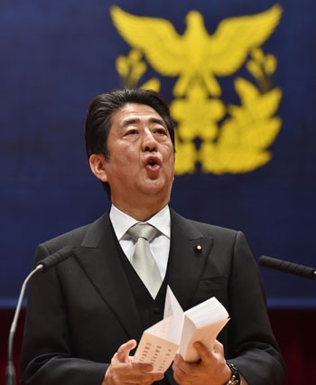 رئيس الوزراء اليابانى يلقى خطابا