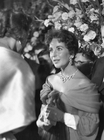 اليزابيث تايلور عام 1957