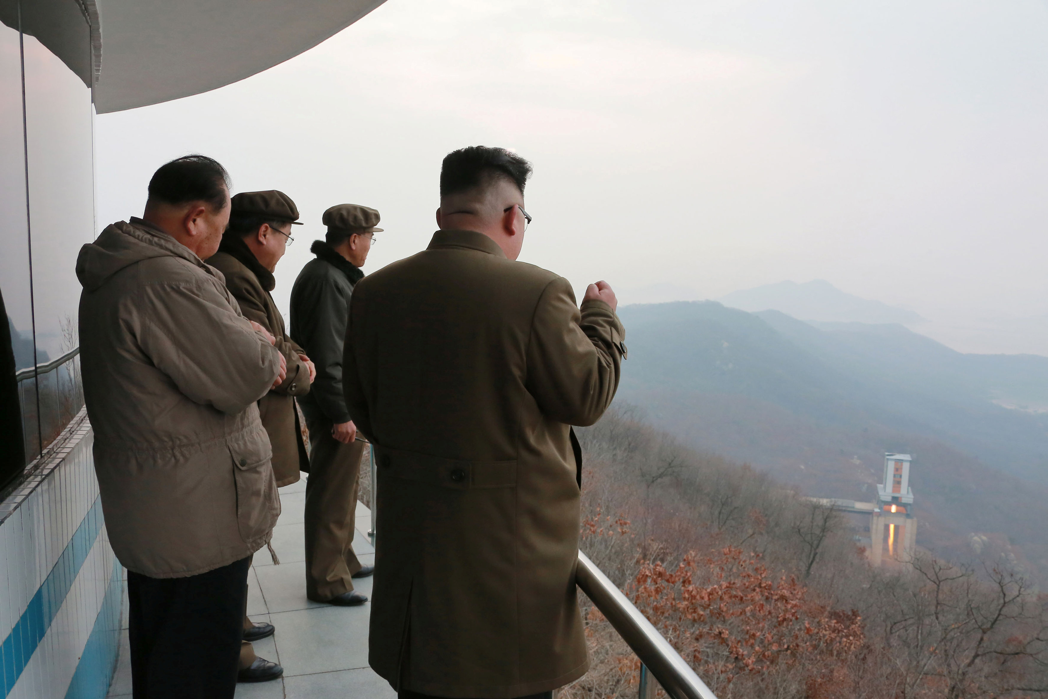 زعيم كوريا الشمالية يشهد تجربة محرك صاروخ جديد ذى كفاءة عالية
