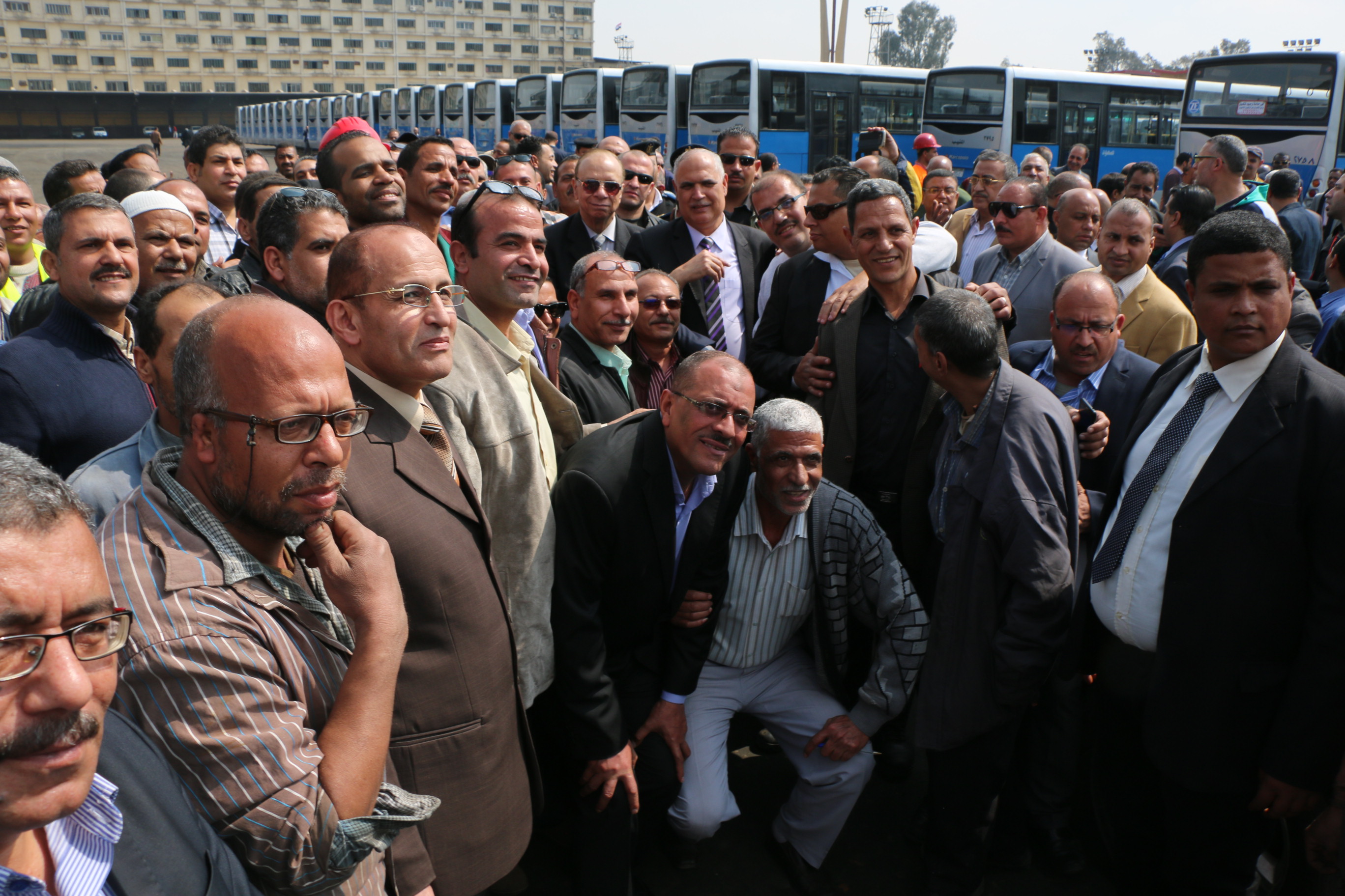 محافظ القاهرة خلال حفل تسليم 50 أتوبيس  نقل عام (6)