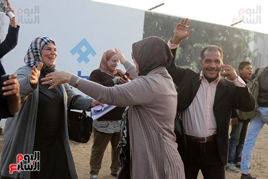 أحضان الفرحة بين أنصار مبارك