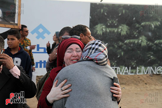 أحضان الفرحة بين أنصار مبارك