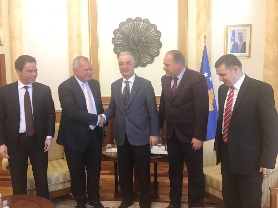 العرابى مع نائب رئيس  برلمان كوسوفو