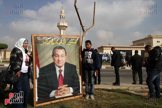 تجمع لانصار مبارك امام الاكاديمية 