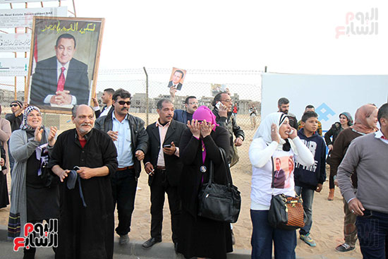 مظاهر الفرحة على وجه أنصار مبارك