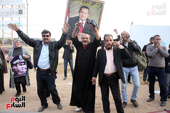 فرحة أنصار مبارك أمام أكاديمية الشرطة
