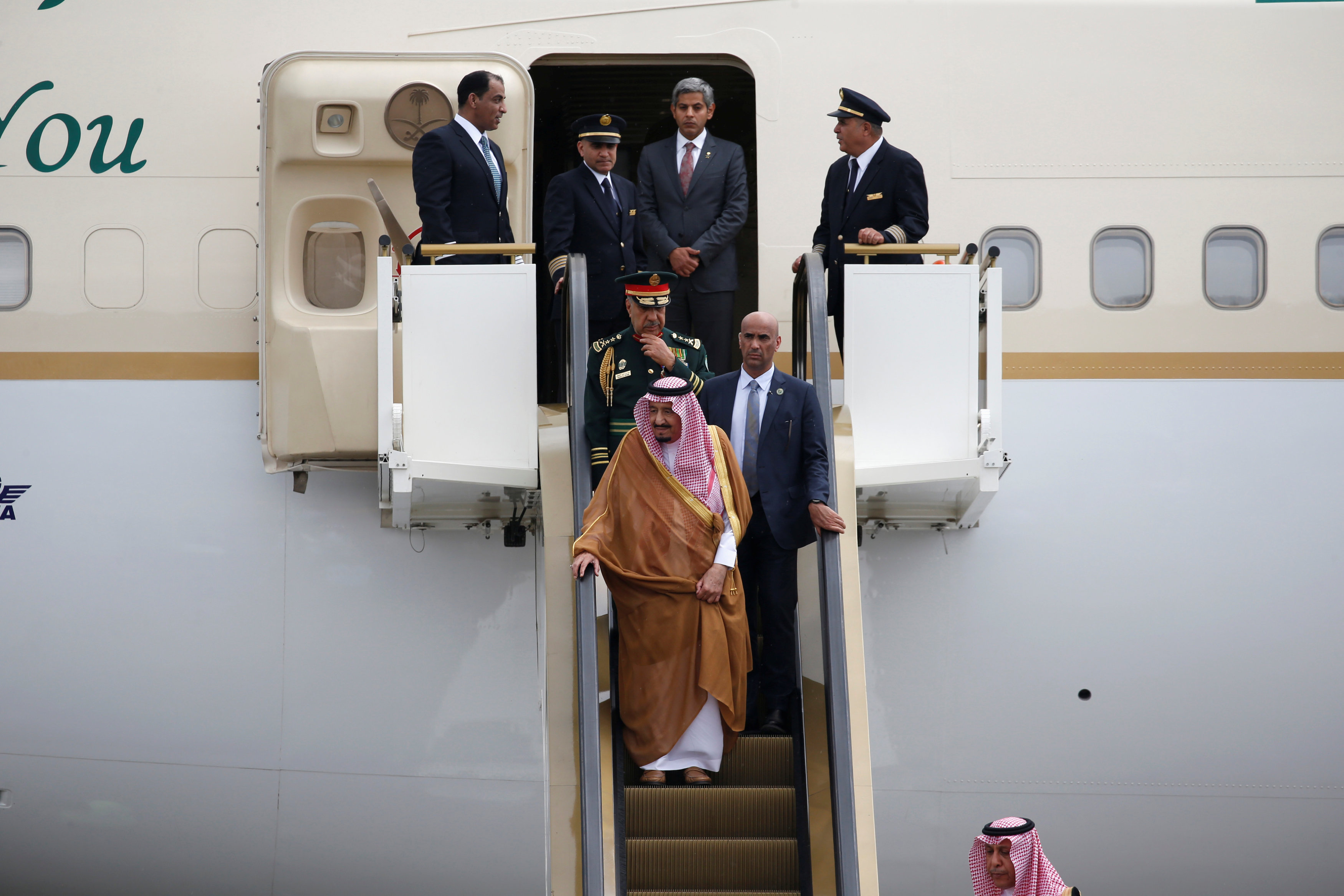 الملك سلمان يصل لمطار حليم برداناكوسوما في جاكرتا- رويترز