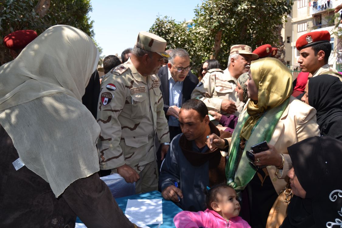 نائب وزير الإسكان يتفقد قوافل مبادرة اهالينا