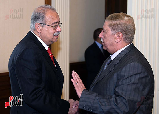 اللواء طاهر ياسين محافظ الإسماعيلية مع رئيس الوزراء