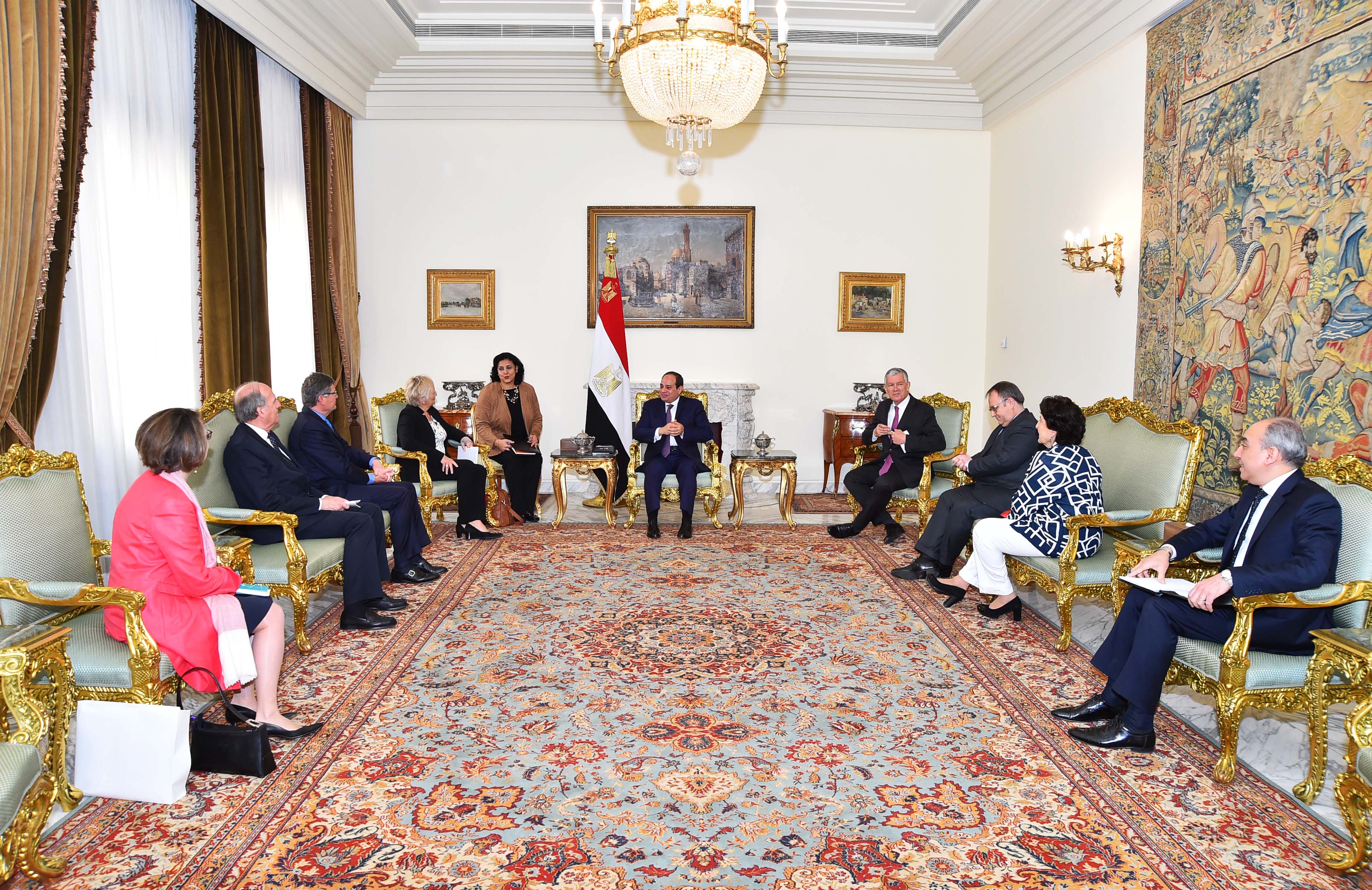 الرئيس عبد الفتاح السيسى مع مجموعة الصداقة الفرنسية المصرية بمجلس الشيوخ الفرنسي (1)