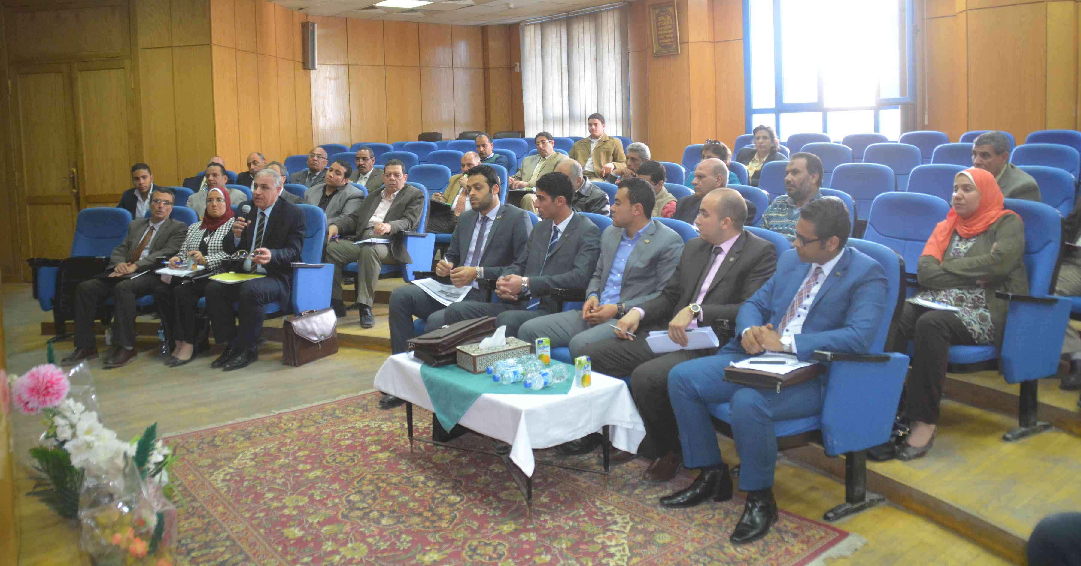 محافظ المنيا يستقبل وفد مجلس الوزراء لمتابعة موقف المشروعات (2)