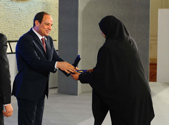 الرئيس السيسى يكرم المرأة المصرية فى عيد الأم (4)
