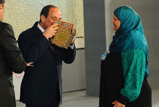 الرئيس السيسى يكرم المرأة المصرية فى عيد الأم (7)