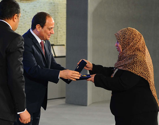 الرئيس السيسى يكرم المرأة المصرية فى عيد الأم (9)