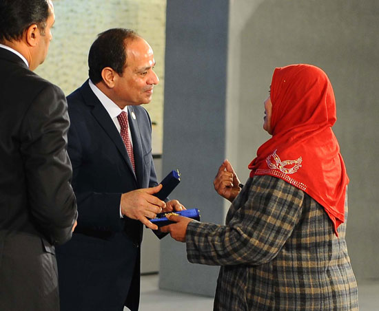 الرئيس السيسى يكرم المرأة المصرية فى عيد الأم (1)